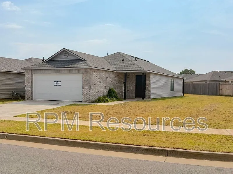 3 bed, 2.0 bath, 1402 sqft, $1,650 — Photo 2
