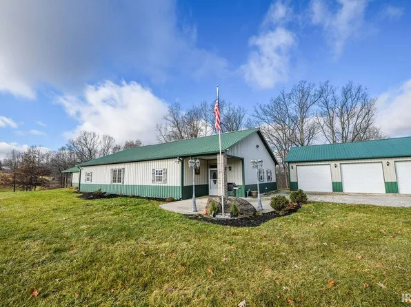 2320 S Walnut Rd, Bloomfield, IN 47424