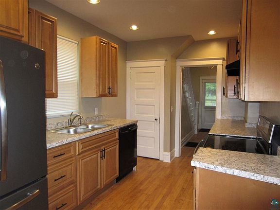 4th image of 505 N 13th Ave E
