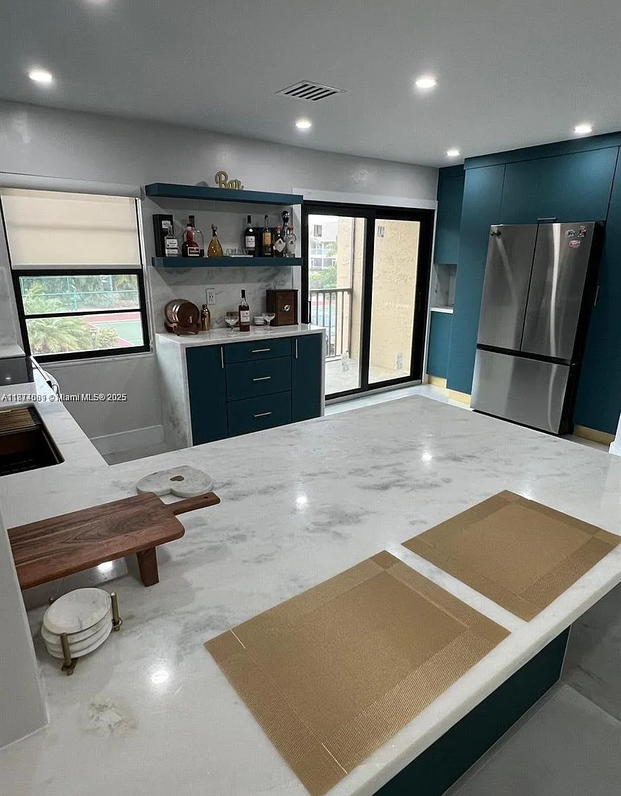 2 bed, 3.0 bath, $5,000 — Photo 4