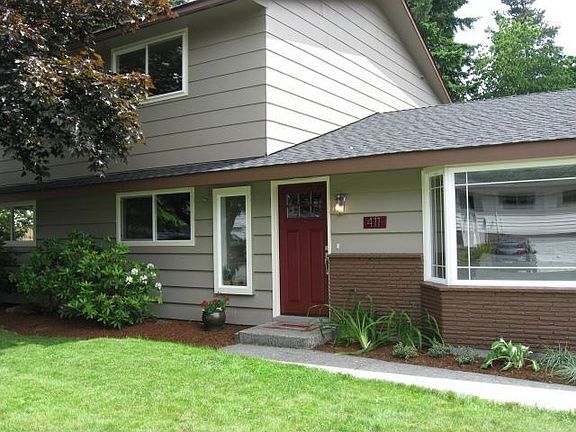 2nd image of 411 W St SE