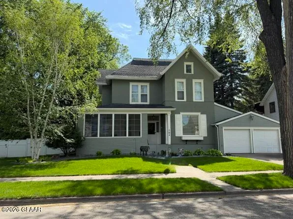 504 S 6th St, Grand Forks, ND 58201