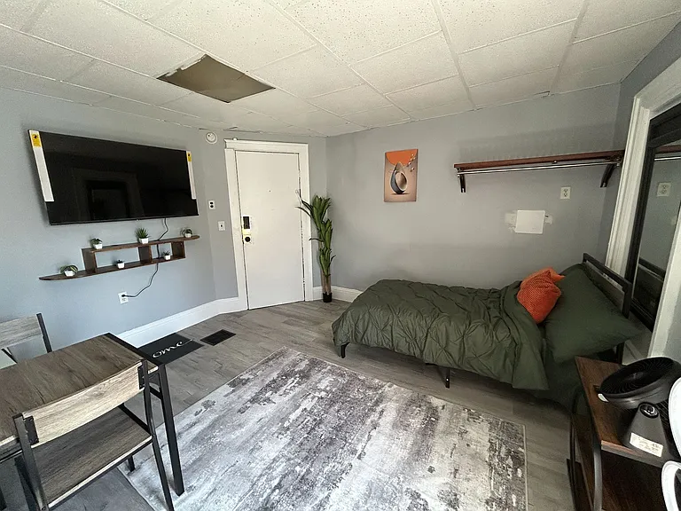 325 Liberty St — Photo 2