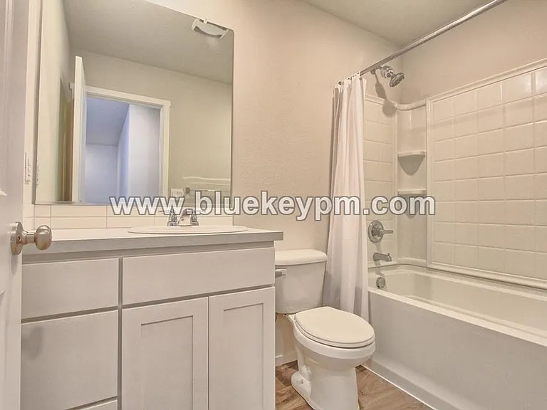5808 NE 80th Ct — Photo 12