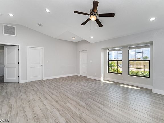 5th image of 3804 NE 10th Pl