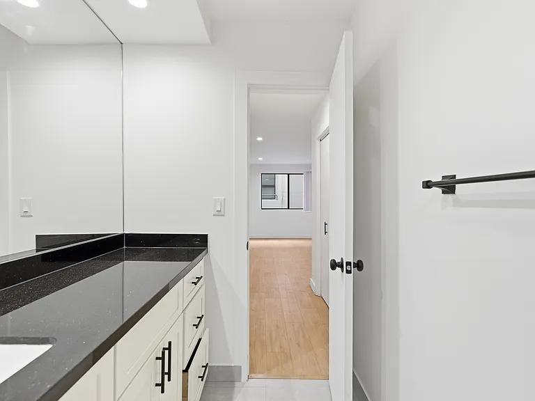 642 NW Knoll Dr — Photo 16