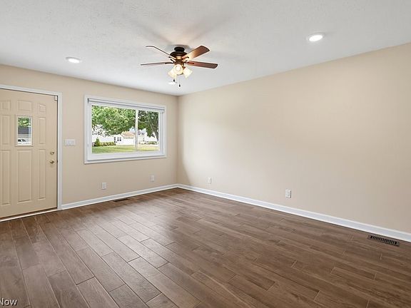 3rd image of 6515 Antoinette Dr