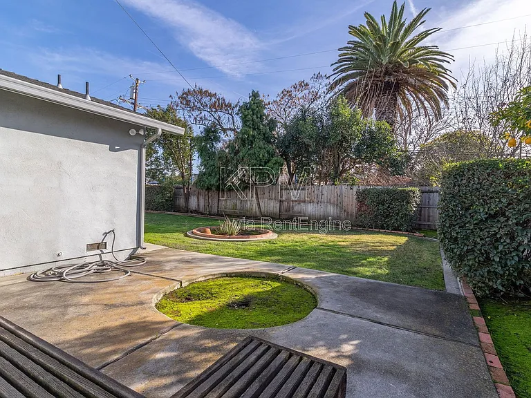 218 E Longview Ave — Photo 24