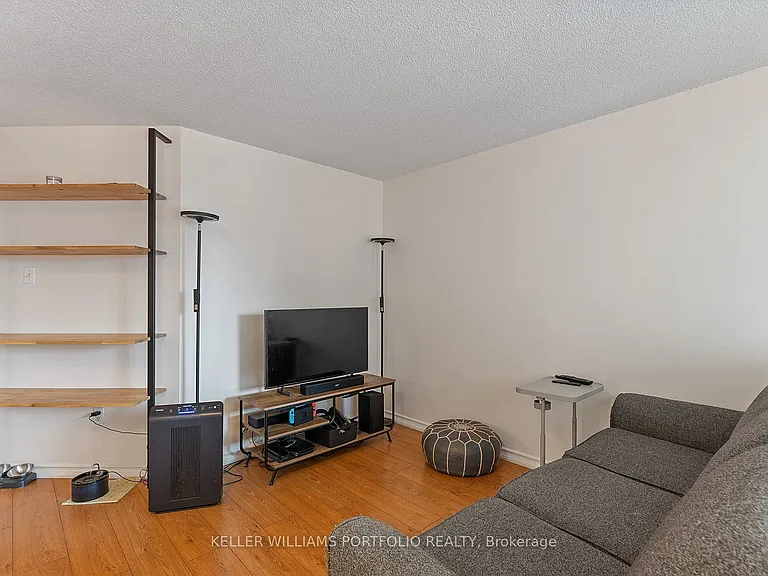 705 King St W #601 — Photo 7
