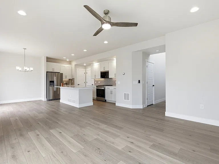 7389 Knapp Dr — Photo 17