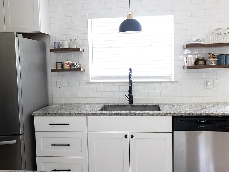 1811 W Hunt St — Photo 5