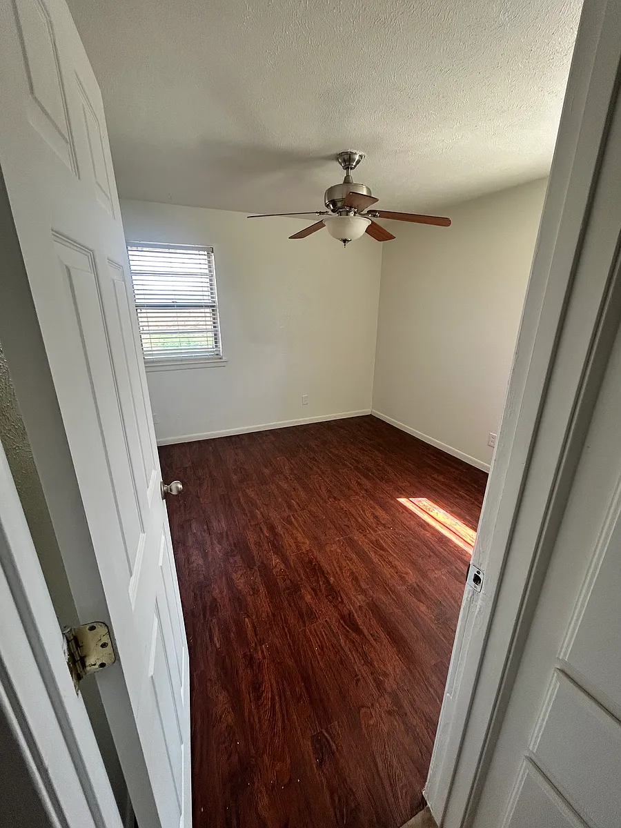 Building Photo - 4111 Thelma Dr