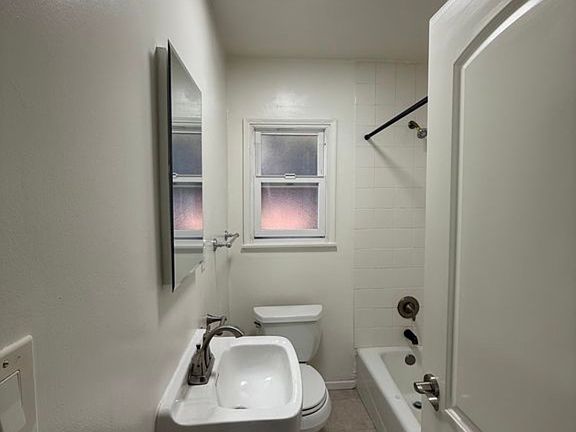 5th image of 1414 Ocean Park Blvd APT 3