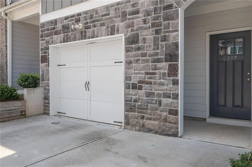 3 bed, 2.5 bath, 1540 sqft, $2,150 — Photo 3