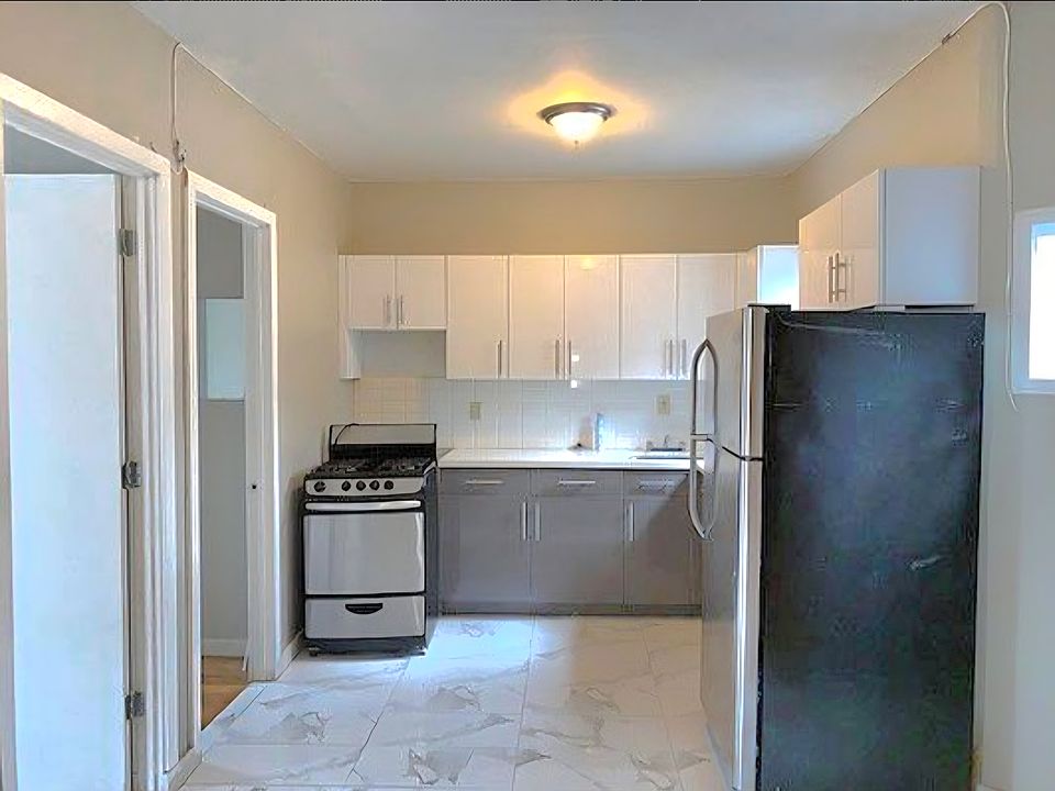 2nd image of 1371 41st St #1A