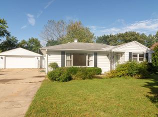 23084 N Prairie Ln, Prairie View, IL 60069