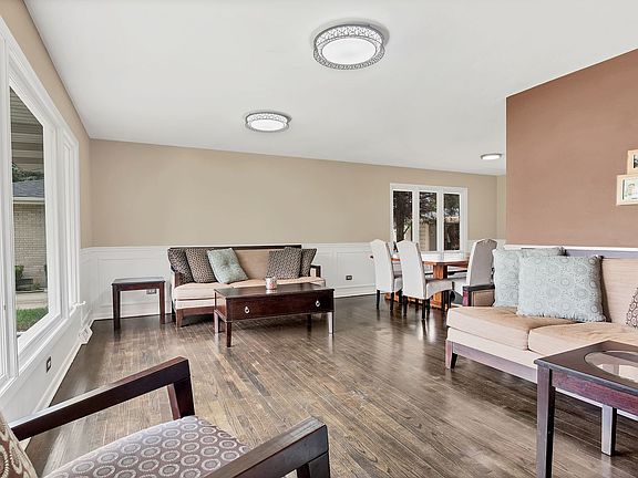 5th image of 287 N Bradley Dr