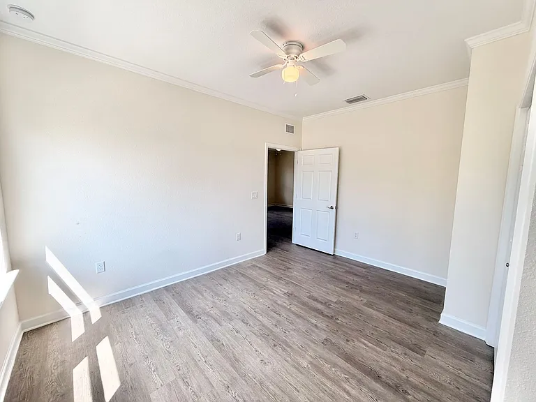 4861 Catalina Dr — Photo 8