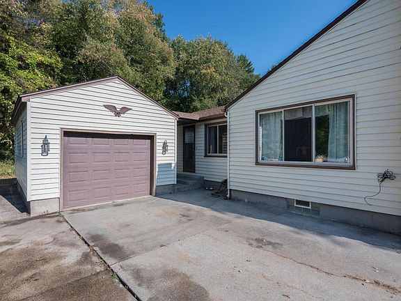 4th image of 3035 Cheney Ave NE