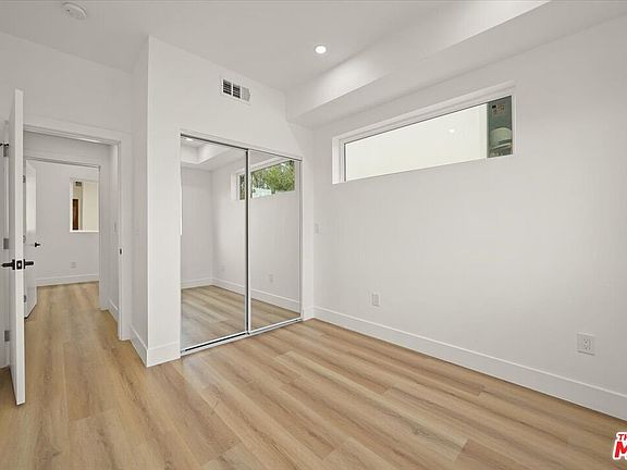 5th image of 910 N Hudson Ave #910