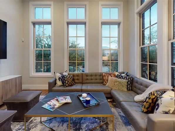 4121 Runyon Rd, Addison, TX 75001