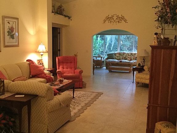 Livi room to Florida Room 
