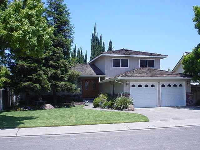 1st image of 864 N Siskiyou Ln