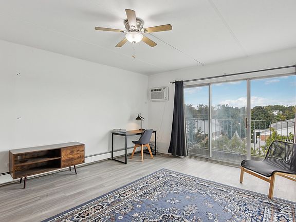 3rd image of 5125 Blodgett Ave APT 514
