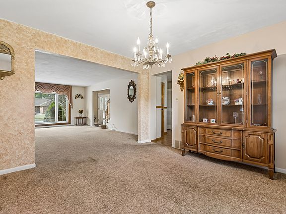 4th image of 1016 W Brittany Dr