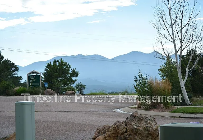 2335 Amberwood Ln — Photo 2