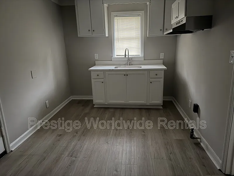 3 bed, 1.0 bath, 1117 sqft, $1,200 — Photo 2