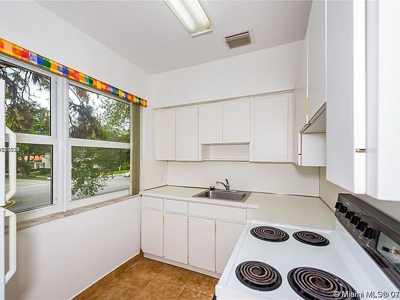 4th image of 3903 Ponce De Leon Blvd #B