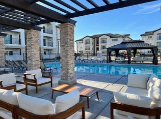 118 E Shannon Pkwy #101, Visalia, CA 93291