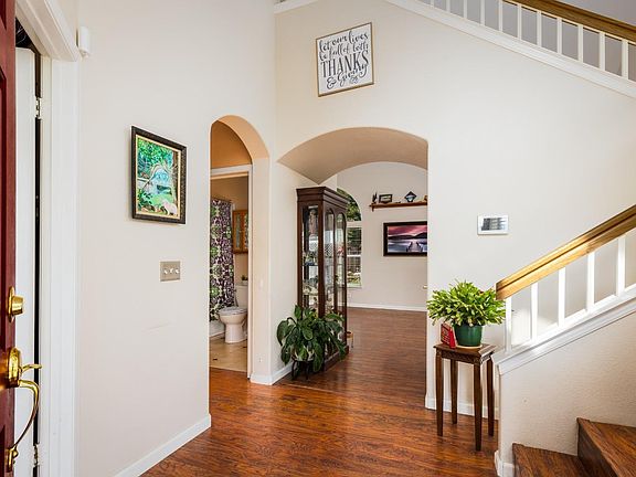 3rd image of 2363 Red Oak Drive
