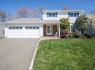 14 Sandalwood Dr, Edison, NJ 08820