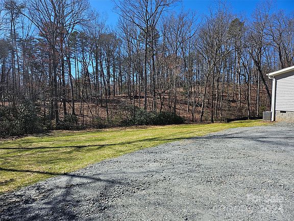 4th image of 374 Tricycle Hill Ln