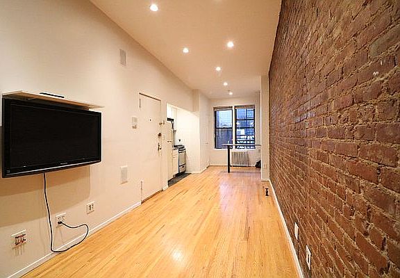 4th image of 442 W 45th St APT 5W