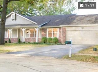 2300 Eagles Glen Ct, Chesterfield, MO 63017