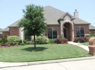 724 Trails End Cir, Hurst, TX 76054