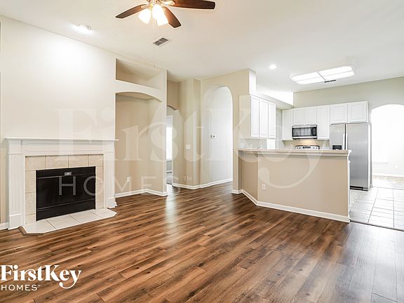 5th image of 4592 Royal Port Dr
