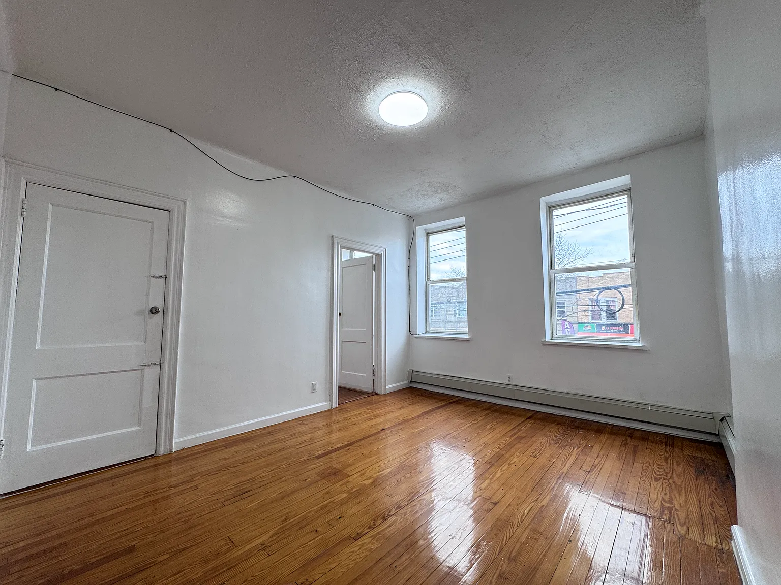 3 bed, 1100 sqft, $3,000 — Photo 2