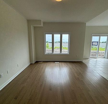 4th image of 121 Gildersleeve Blvd