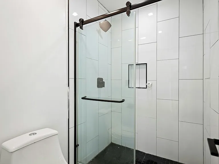 955 N Oxford Ave #5 — Photo 13