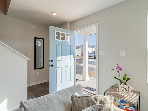 4th image of 570 Wingtip Way