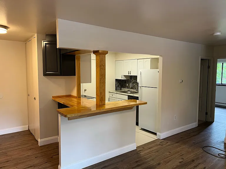 Colonial Oaks Apartments — Photo 12