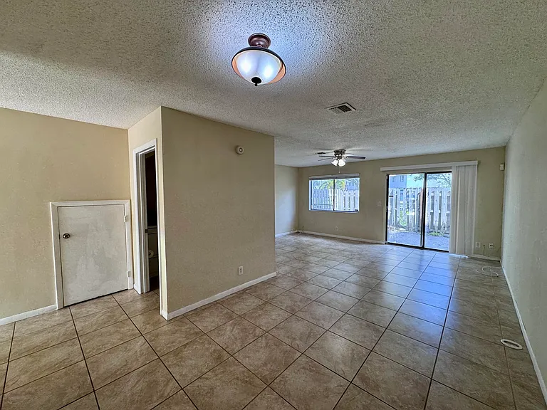 704 Riverside Dr — Photo 29