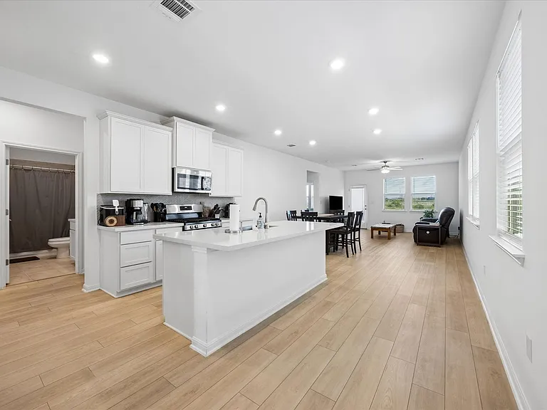 685 Papaya Dr — Photo 4