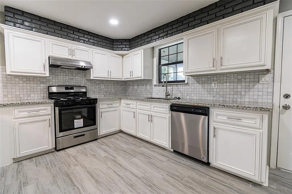 3 bed, 2.0 bath, 1290 sqft, $1,700 — Photo 3
