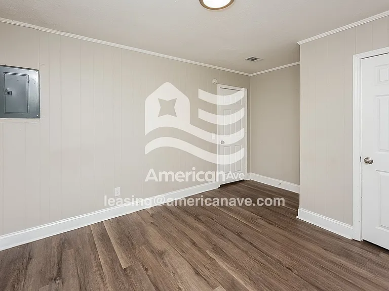 1768477_009_main_bedroom_14249820.jpg