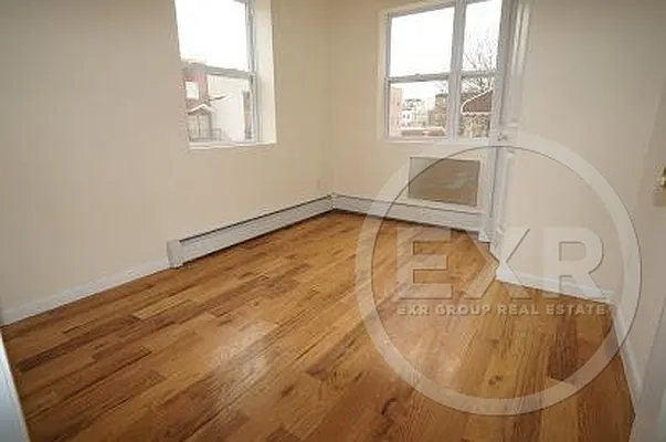 Rented by EXR | media 37